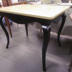 711 8258 DINING TABLE